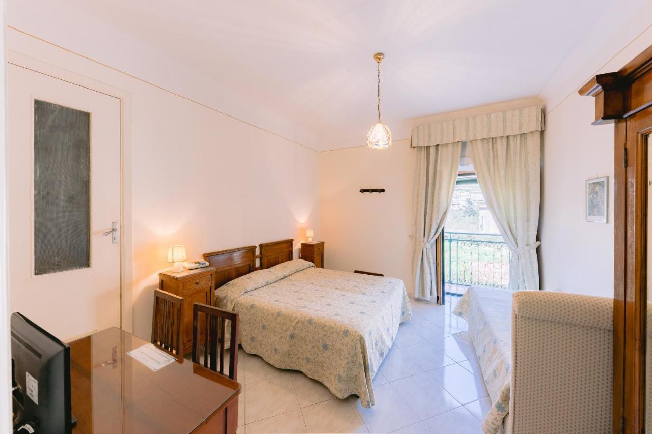 Triple Room,1379030777:JPEG