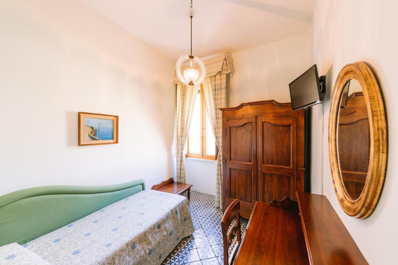 Single Room,1414592675:JPEG